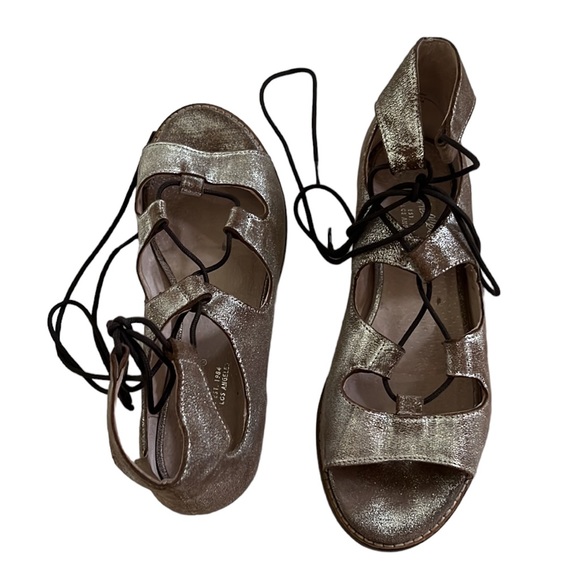 Seychelles Leather Metallic Ghillie‎ Strappy Sandal - Women’s Size 7.5 - Picture 1 of 5